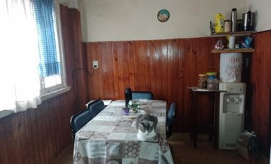CASA  DE 3 AMBIENTES CON GAPON AL FONDO