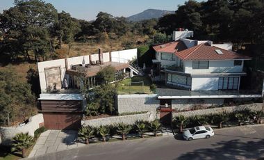 Hermosa Residencia en Condado de Sayaveedra, Estado de México