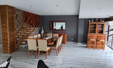 Hermosa Residencia en Condado de Sayaveedra, Estado de México