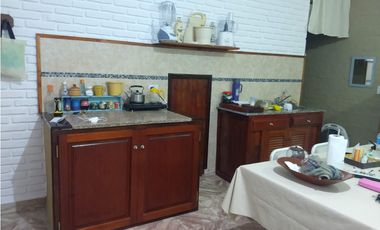 VENTA EN BLOCK 4 DEPARTAMENTOS MAS CHALET