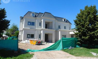 Flores Prop. Vende Casa en La Lomada De Pilar - Pilar