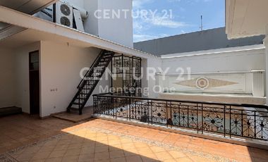 Rumah Cantik Dengan Taman Asri Di Menteng