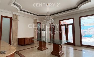 Rumah Cantik Dengan Taman Asri Di Menteng