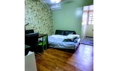 SE VENDE HERMOSA CASA TRES NIVELES SEMI AMOBLADA CON  4REC/300MTS