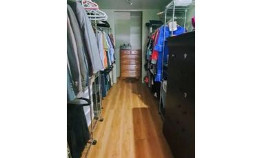 SE VENDE HERMOSA CASA TRES NIVELES SEMI AMOBLADA CON  4REC/300MTS