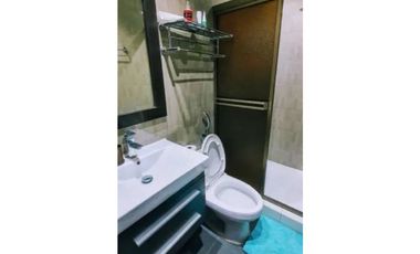 SE VENDE HERMOSA CASA TRES NIVELES SEMI AMOBLADA CON  4REC/300MTS