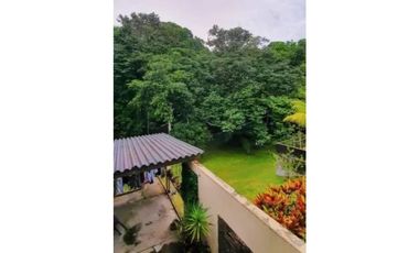 SE VENDE HERMOSA CASA TRES NIVELES SEMI AMOBLADA CON  4REC/300MTS