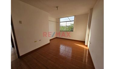 Venta De Casa En Esquina Frente A Parque A Una Cuadra De La Av. Villarreal