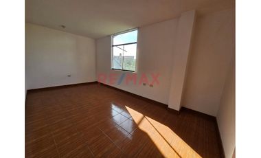 Venta De Casa En Esquina Frente A Parque A Una Cuadra De La Av. Villarreal