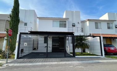 Se Vende Casa en Punta Juriquilla, 4ta Recamara u Oficina en PB, 3.5 Baños..