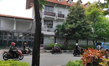 Rumah kos 3 lantai nol jalan merr Cocok untuk investasi, Strategis