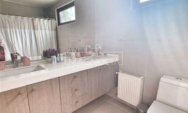 Casa en venta de 4 dorm. en Colina