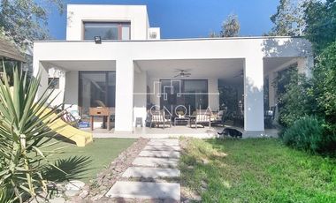 Casa en venta de 4 dorm. en Colina