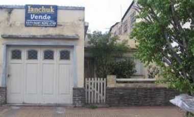 Casa a reciclar sobre amplio terreno - Lote de 8.66x45 - Lanus Oeste