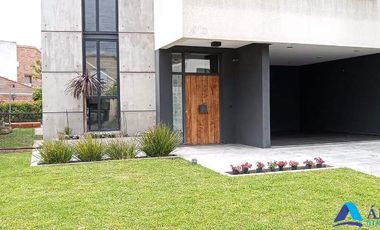 Casa en venta en Nuevo Quilmes