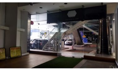 SE ALQUILA LOCAL EN AV. BALBOA 80 Mts