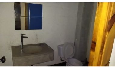 SE ALQUILA LOCAL EN AV. BALBOA 80 Mts