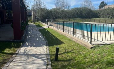 venta depto c/pileta en condominio casas del alto