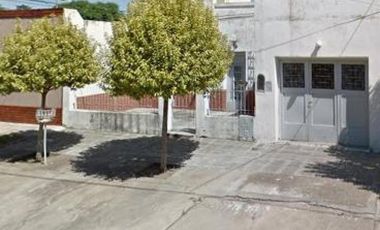 Casa en venta - 2 Dormitorios 1 Baño - Cochera - 335Mts2 - Bragado