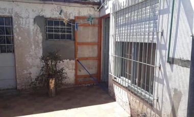 Casa en venta - 2 Dormitorios 1 Baño - Cochera - 335Mts2 - Bragado