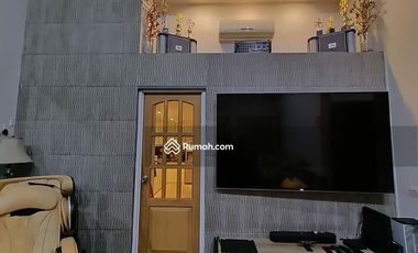 Rumah Posisi Hook Lengkap Dengan Swimming Pool di Sentul City