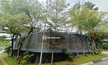 Rumah Posisi Hook Lengkap Dengan Swimming Pool di Sentul City