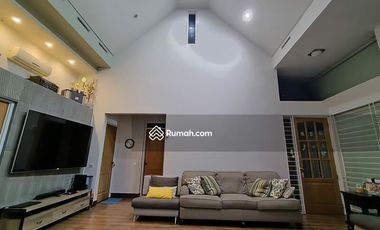 Rumah Posisi Hook Lengkap Dengan Swimming Pool di Sentul City