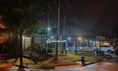 Rumah Posisi Hook Lengkap Dengan Swimming Pool di Sentul City
