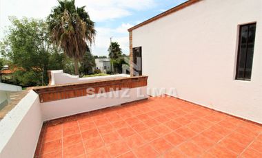 QUINTAS SANTA MARÍA: Bella propiedad, cómoda, iluminada y amplías áreas verdes.