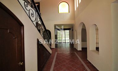 QUINTAS SANTA MARÍA: Bella propiedad, cómoda, iluminada y amplías áreas verdes.