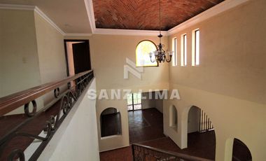 QUINTAS SANTA MARÍA: Bella propiedad, cómoda, iluminada y amplías áreas verdes.