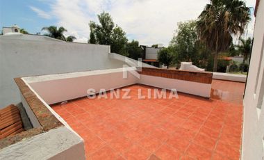 QUINTAS SANTA MARÍA: Bella propiedad, cómoda, iluminada y amplías áreas verdes.