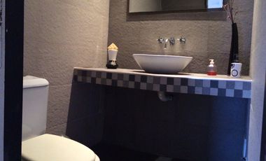 BURZACO:CASA EN EXC ESTADO , ESTILO MODERNO MINIMALISTA, 3 DORMITORIOS, GARAGE, FOND