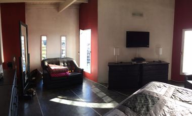 BURZACO:CASA EN EXC ESTADO , ESTILO MODERNO MINIMALISTA, 3 DORMITORIOS, GARAGE, FOND