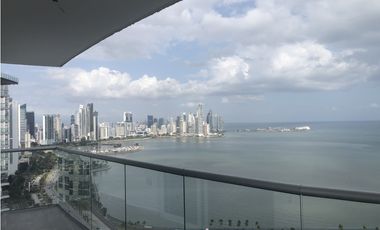 Apartamento en venta en Avenida Balboa vista al mar P.H. The Sands