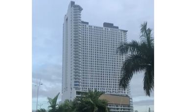 Apartamento en venta en Avenida Balboa vista al mar P.H. The Sands