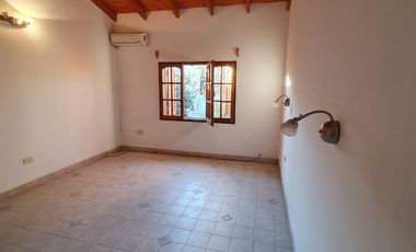 INDEXA VENDE Casa en Barrio Los Tilos