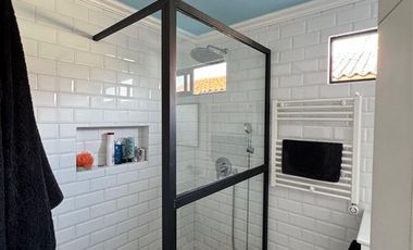 LINDA CASA REMODELADA EN VENTA, 3 HABITACIONES, LAS CONDES