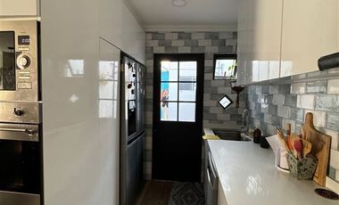 LINDA CASA REMODELADA EN VENTA, 3 HABITACIONES, LAS CONDES