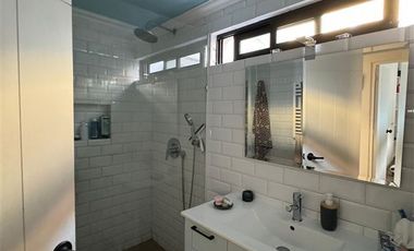 LINDA CASA REMODELADA EN VENTA, 3 HABITACIONES, LAS CONDES