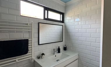 LINDA CASA REMODELADA EN VENTA, 3 HABITACIONES, LAS CONDES