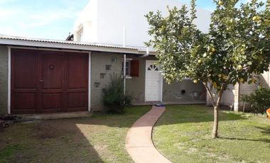 Casa en venta - 3 dormitorios 2 baños - Cocheras - 300mts2 - Necochea