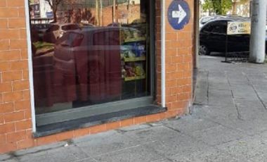 LOCAL COMERCIAL SOBRE ESQUINA EN VENTA - MORON CENTRO