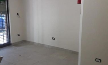 LOCAL COMERCIAL SOBRE ESQUINA EN VENTA - MORON CENTRO