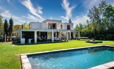 Funcional casa 4D/4B + SERVICIO Colina