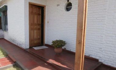 Casa venta - 2 dormitorios - 1 baño - 220mts2 totales - Berazategui