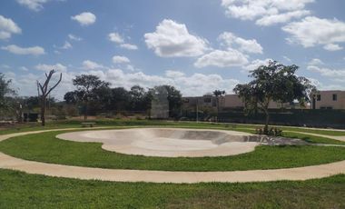 Casa 2 Plantas, 3 recamaras, al norte de Merida, excelente, desarrollo con amenidades