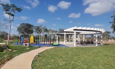 Casa 2 Plantas, 3 recamaras, al norte de Merida, excelente, desarrollo con amenidades