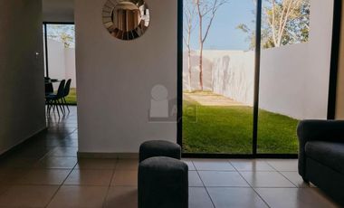 Casa 2 Plantas, 3 recamaras, al norte de Merida, excelente, desarrollo con amenidades
