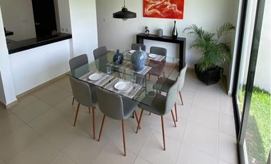 Casa 2 Plantas, 3 recamaras, al norte de Merida, excelente, desarrollo con amenidades